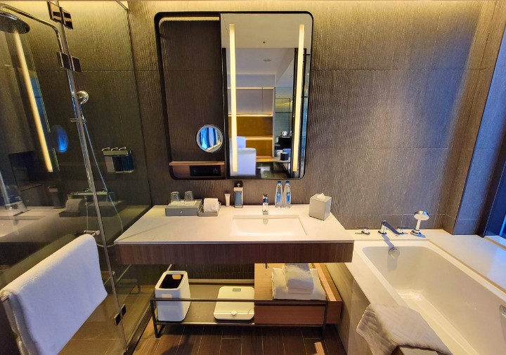 hotel-resonance-taipei-hilton-twin-room-bathroom ホテルレゾナンス台北 タペストリー コレクション by ヒルトン ツインルームのバスルーム