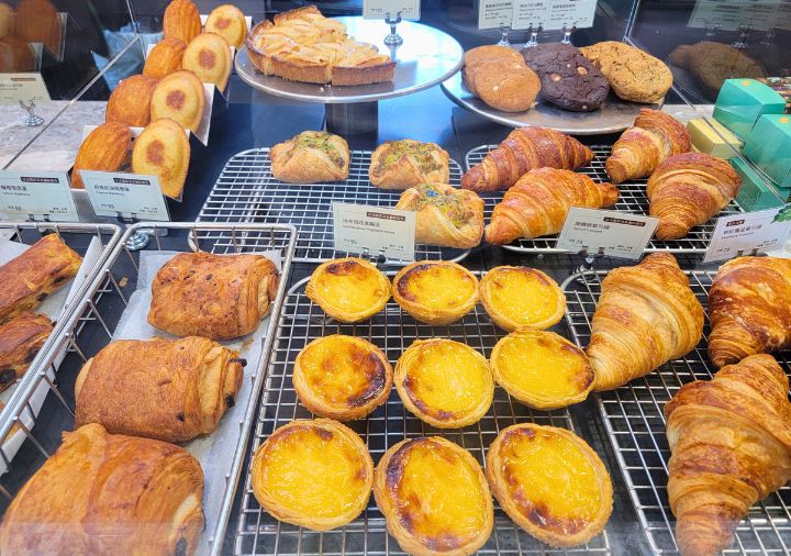 hotel-resonance-taipel-hilton-breakfast-starbucks-breads-2 ホテルレゾナンス台北 タペストリー コレクション by ヒルトン スタバの食べ物