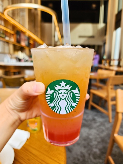 hotel-resonance-taipel-hilton-breakfast-starbucks-grapefruit-alishan-tea ホテルレゾナンス台北 タペストリー コレクション by ヒルトン スタバの朝食 ルビーグレープフルーツ阿里山烏龍茶
