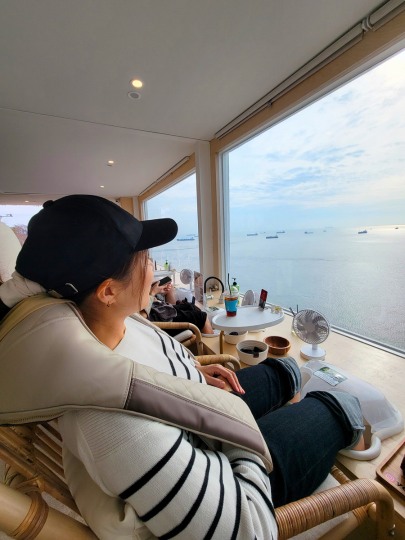 busan-huinnyeoul-culture-village-footbath-cafe 釜山観光 Footbath Cafe View