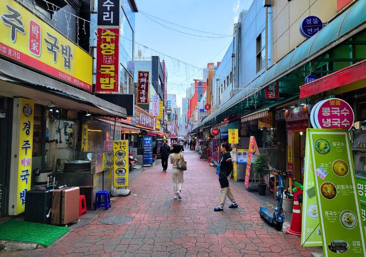 busan-seomyeon-dejikuppa-street-2 釜山観光 西面のデジクッパ通り