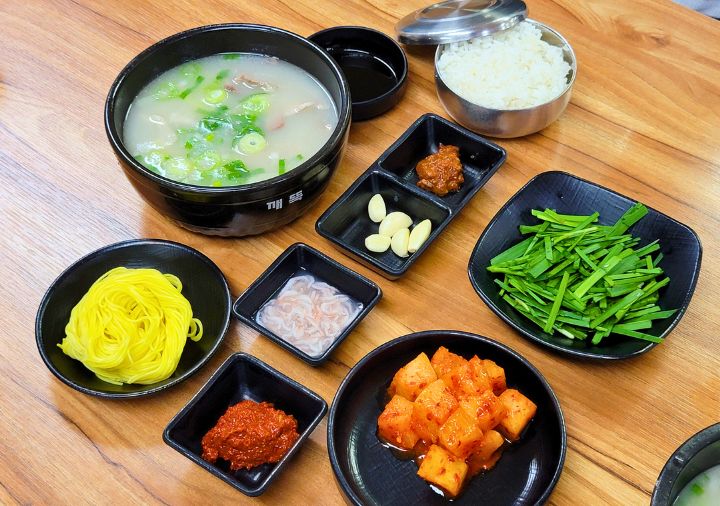 busan-seomyeon-pohang-dejikuppa-food-new 釜山観光 西面のデジクッパ通り 浦項(ポハン)デジクッパ