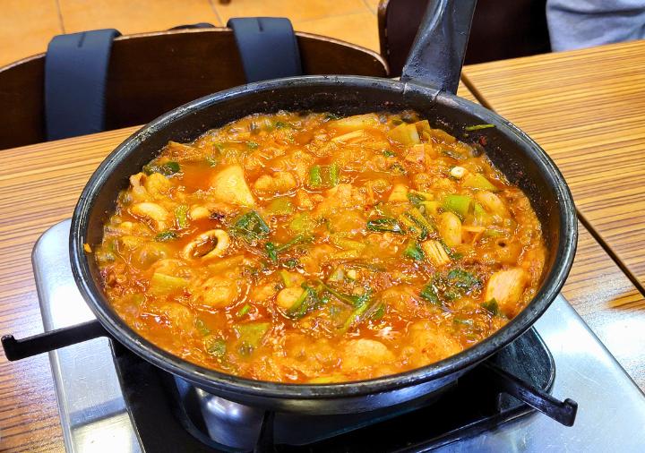 busan-somyeon-gaemizib-octopus-pot 釜山 西面のケミチプのナッコプセ