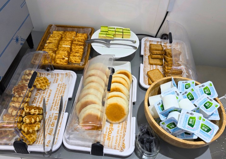 henn-na-hotel-seoul-myeongdong-breakfast-breads-sweets 変なホテルソウル明洞 朝食ビュッフェのパン・スイーツ