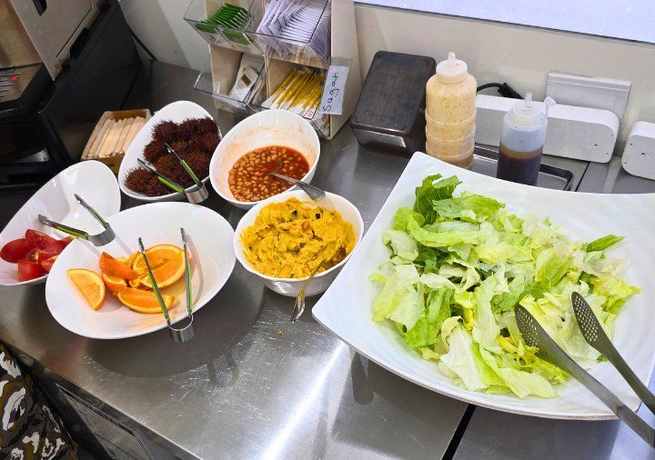 henn-na-hotel-seoul-myeongdong-breakfast-salads 変なホテルソウル明洞 朝食ビュッフェのサラダ・フルーツ類