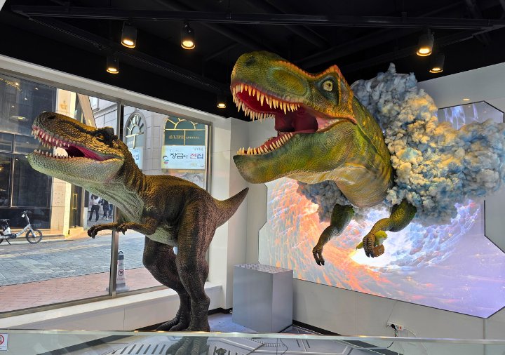 henn-na-hotel-seoul-myeongdong-lobby-dinosaur 変なホテルソウル明洞 ロビーの恐竜