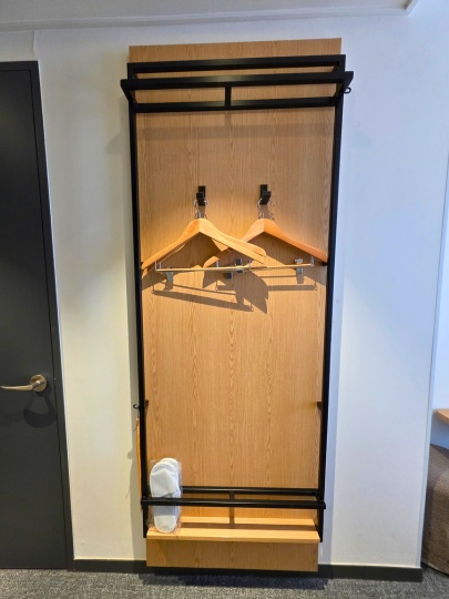 henn-na-hotel-seoul-myeongdong-room-wardrobe 変なホテルソウル明洞 ツインルームのワードローブ