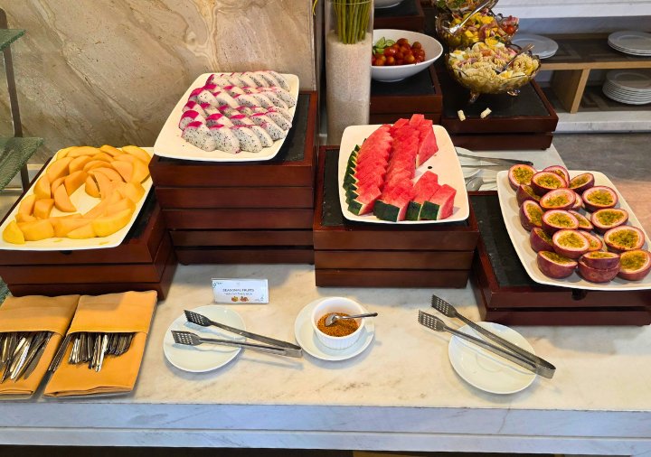 ハイアン リバーフロント ホテル ダナン　朝食ビュッフェのフルーツ
