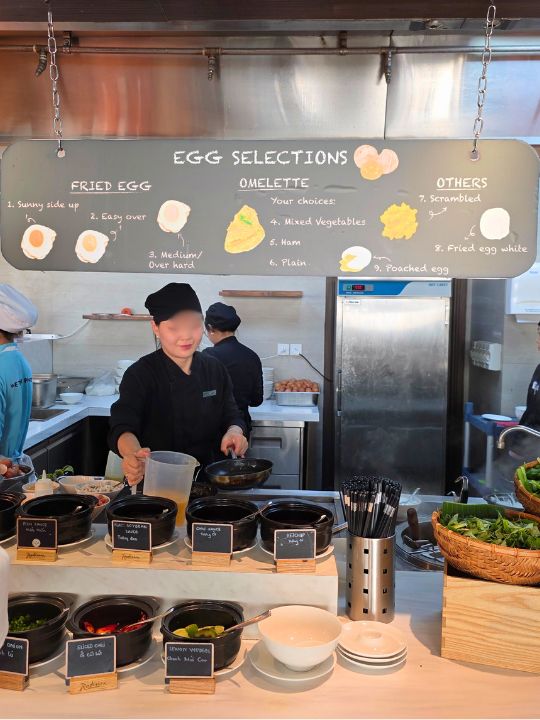 radisson-hotel-danang-breakfast-buffet-egg-station-2 ラディソン ホテル ダナン 朝食ビュッフェのエッグステーション