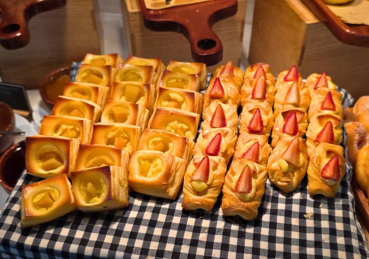 radisson-hotel-danang-breakfast-buffet-pastry ラディソン ホテル ダナン 朝食ビュッフェ ペストリー