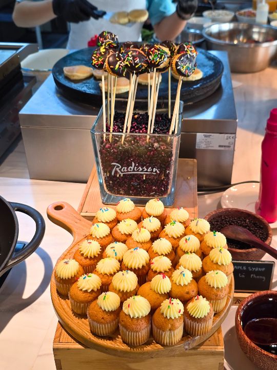 radisson-hotel-danang-breakfast-buffet-sweets-2 ラディソン ホテル ダナン 朝食ビュッフェ スイーツ