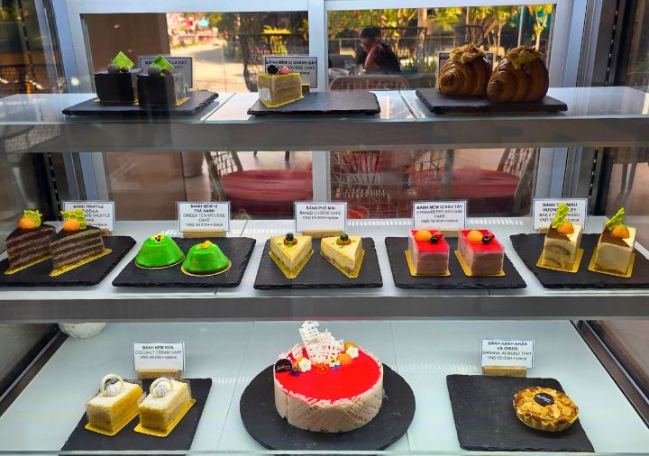 radisson-hotel-danang-lobby-cafe-sweets ラディソン ホテル ダナン カフェ「the Lobby Café & Terrace」のスイーツ