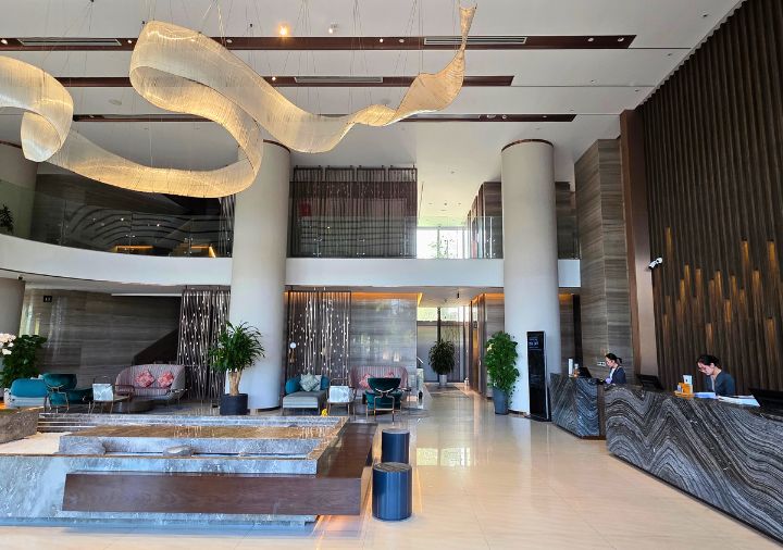 radisson-hotel-danang-lobby-front ラディソン ホテル ダナン フロント