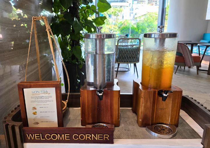 radisson-hotel-danang-lobby-welcome-drink ラディソン ホテル ダナン ロビーのウェルカムドリンク